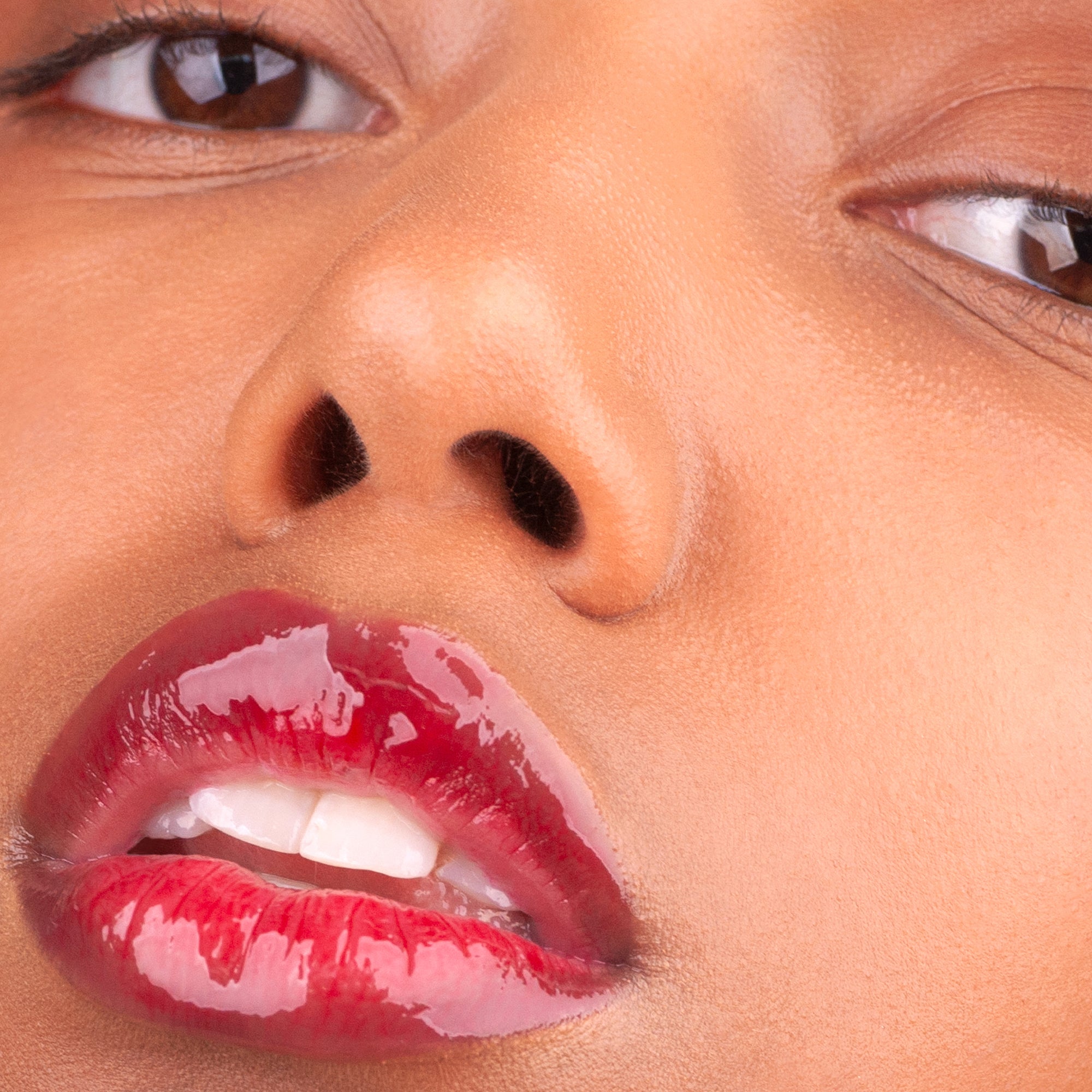 Glossy Venom 78 - Ruby Red - Madara - Odessence - Beauté Naturelle - Institut - Bordeaux