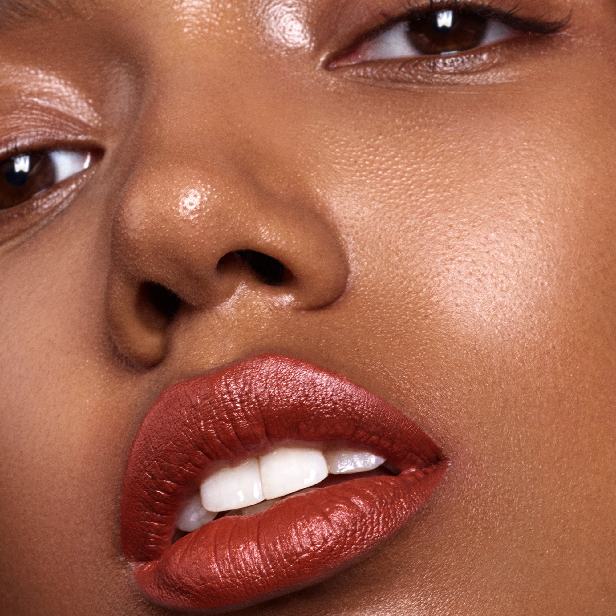 Rouge à lèvre Velvet Wear 33 - Magma - Madara - Odessence - Beauté Naturelle - Institut - Bordeaux