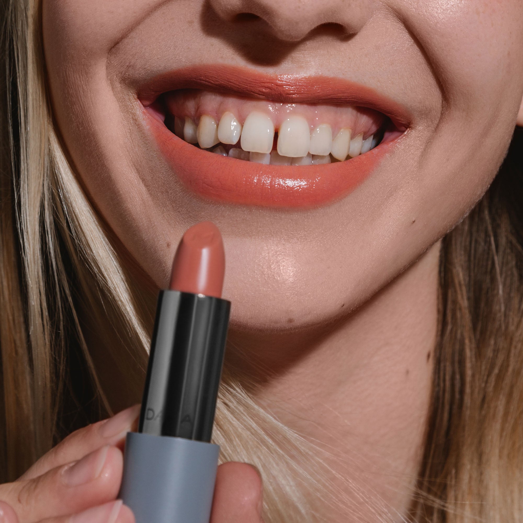 Rouge à lèvre Velvet Wear 34 - Whisper - Madara - Odessence - Beauté Naturelle - Institut - Bordeaux