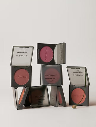 MAGNETIC BLUSH MINERAL MADARA