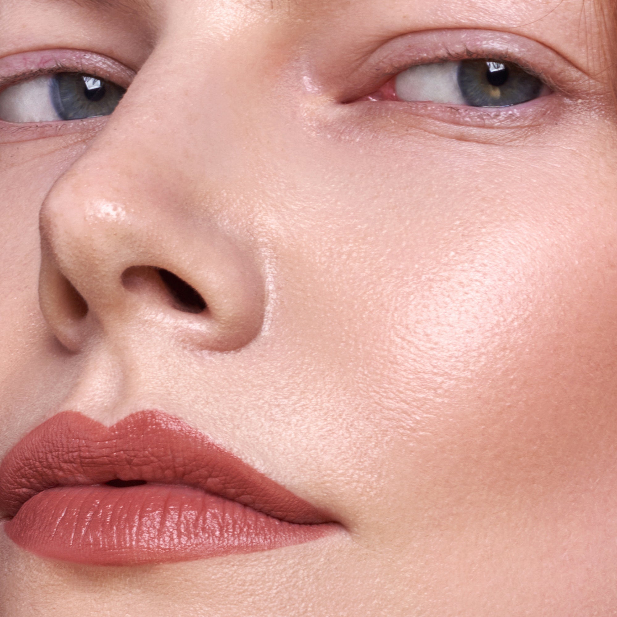 Rouge à lèvre Velvet Wear 32 - Warm Nude - Madara - Odessence - Beauté Naturelle - Institut - Bordeaux