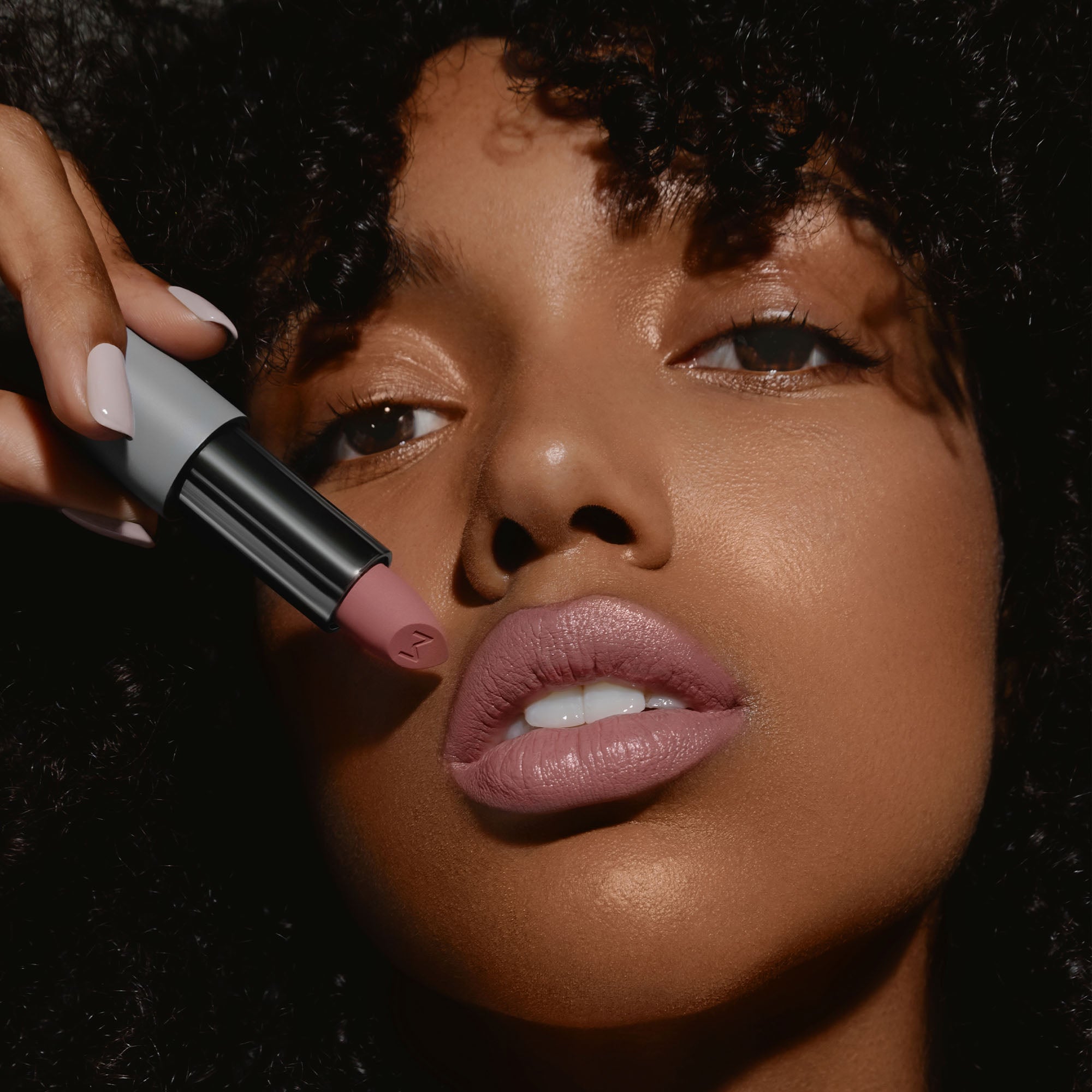 Rouge à lèvre Velvet Wear 36 - Aura - Madara - Odessence - Beauté Naturelle - Institut - Bordeaux